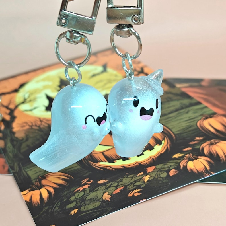 Three-dimensional Ghost Keychain,Personalized Halloween Keychain,Cute Ghost Keychain for Women,Spooky Ghost Gift,Halloween Accessories
