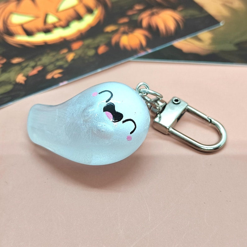 Three-dimensional Ghost Keychain,Personalized Halloween Keychain,Cute Ghost Keychain for Women,Spooky Ghost Gift,Halloween Accessories