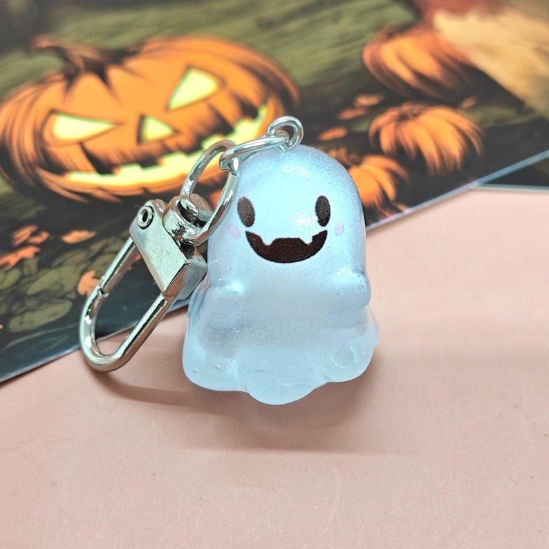 Three-dimensional Ghost Keychain,Personalized Halloween Keychain,Cute Ghost Keychain for Women,Spooky Ghost Gift,Halloween Accessories