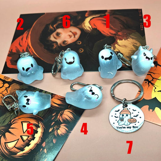 Three-dimensional Ghost Keychain,Personalized Halloween Keychain,Cute Ghost Keychain for Women,Spooky Ghost Gift,Halloween Accessories
