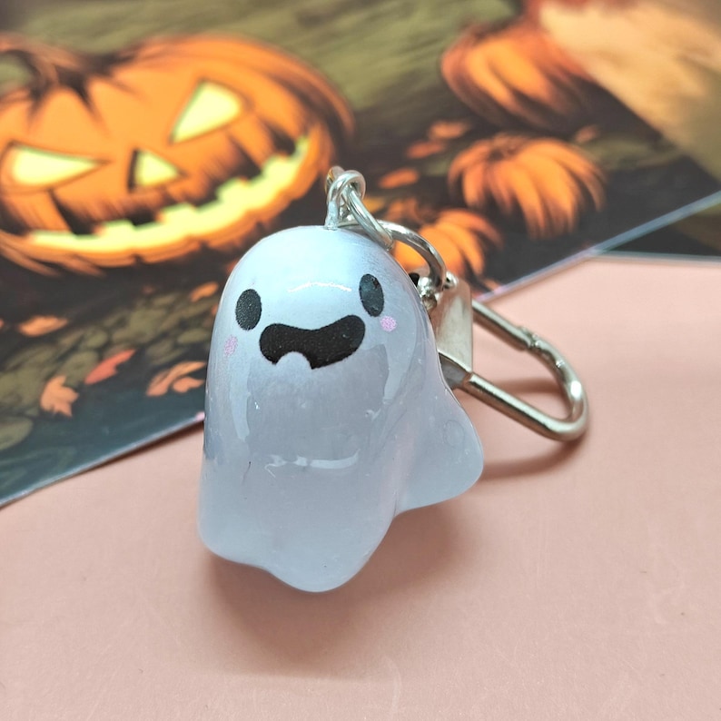 Three-dimensional Ghost Keychain,Personalized Halloween Keychain,Cute Ghost Keychain for Women,Spooky Ghost Gift,Halloween Accessories