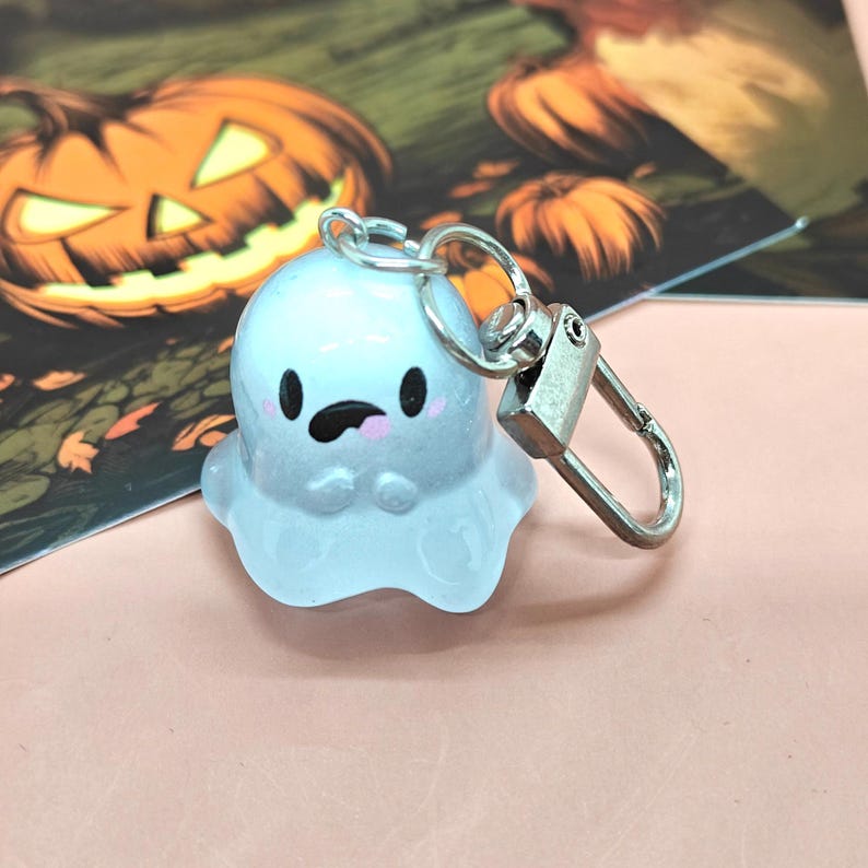Three-dimensional Ghost Keychain,Personalized Halloween Keychain,Cute Ghost Keychain for Women,Spooky Ghost Gift,Halloween Accessories